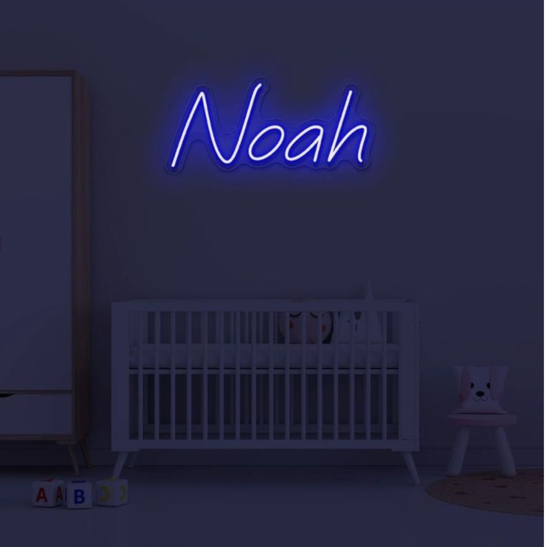 LED neon light with the name ‘Noah’ by Neon.Outshine on bedroom wall