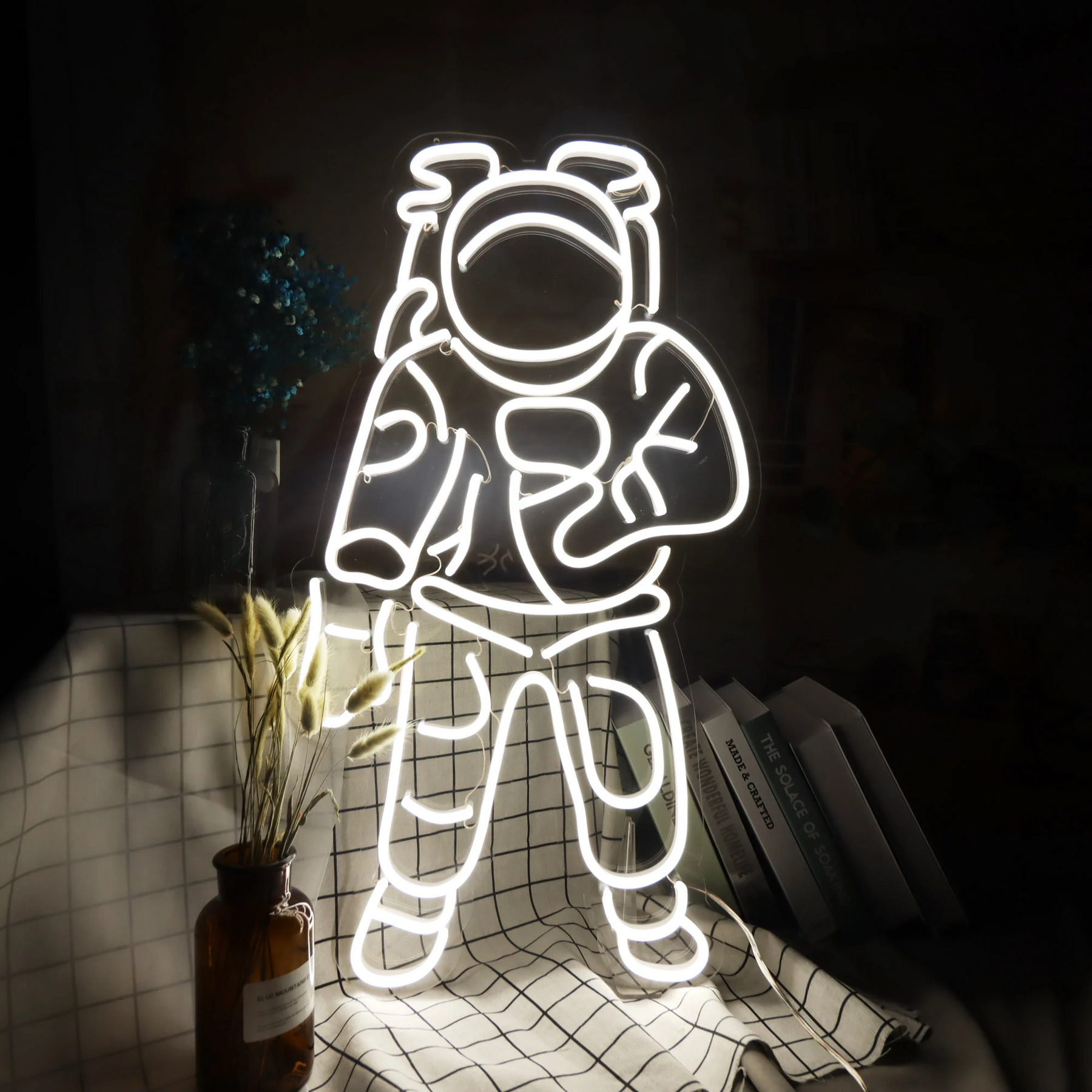 Astronaut Neon Sign | Neon.Outshine